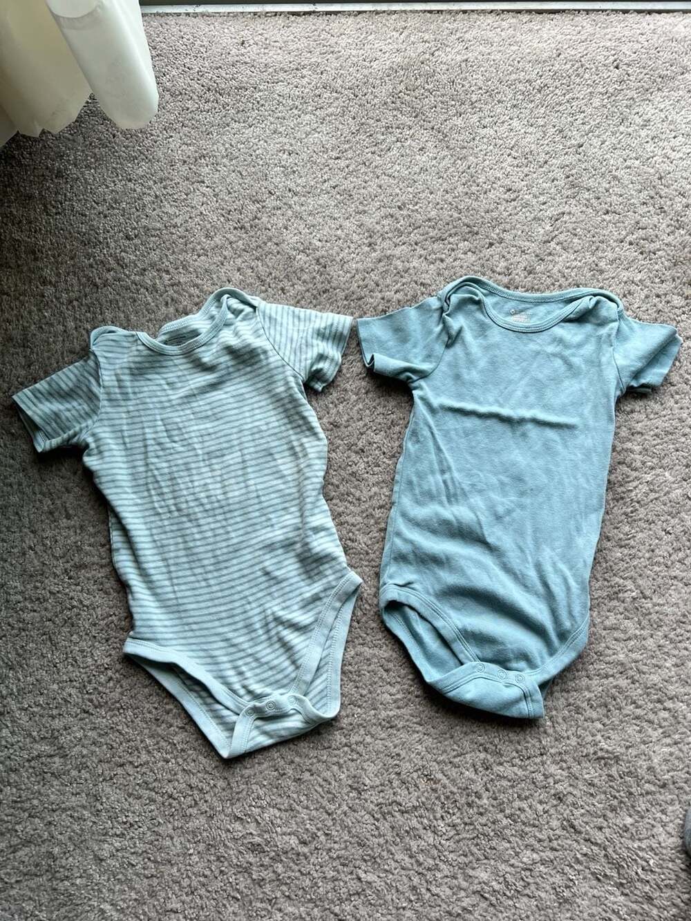 (#27) Member's Mark Baby's Favorite Bodysuit 24M Green Solid & Striped Lot of 2